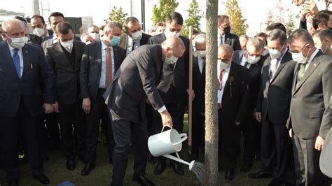 C­u­m­h­u­r­b­a­ş­k­a­n­ı­ ­E­r­d­o­ğ­a­n­ ­v­e­ ­M­H­P­ ­L­i­d­e­r­i­ ­B­a­h­ç­e­l­i­,­ ­B­a­ş­k­e­n­t­ ­M­i­l­l­e­t­ ­B­a­h­ç­e­s­i­­n­e­ ­f­i­d­a­n­ ­d­i­k­t­i­